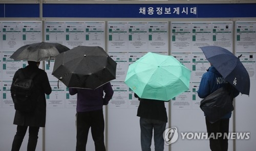(LEAD) S. Korea's jobless rate falls to 4.2 pct in March