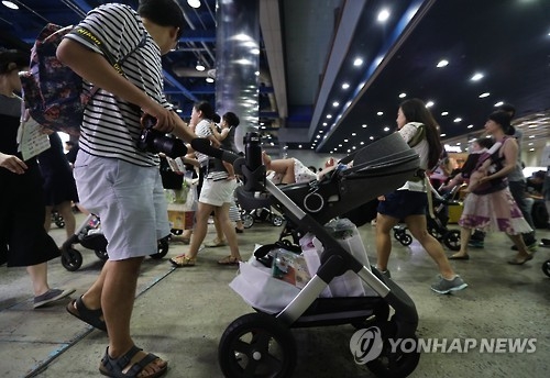 No. of fathers taking childcare leave soars 54.2 pct in Q1