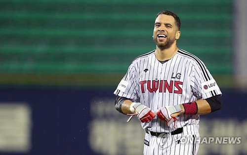 Yonhap Interview) Ex-big leaguer James Loney finds transition to S