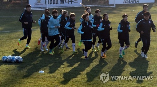In this file photo taken Nov. 27, 2017, South Korea women's national football team players train at the National Football Center in Paju, north of Seoul. (Yonhap)