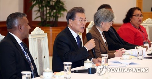 South Korean President Moon Jae-in (second from L) speaks in a meeting with the foreign ministers of 13 Pacific island countries at his office Cheong Wa Dae in Seoul on Dec. 5, 2017. (Yonhap)