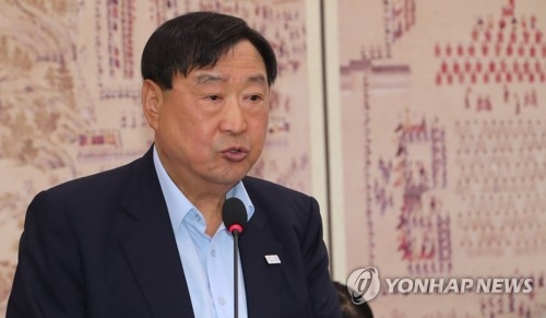 In this file photo taken Sept. 22, 2017, Lee Hee-beom, head of the 2018 PyeongChang Winter Olympics organizing committee, addresses the National Assembly on PyeongChang's preparations for the competition. (Yonhap)
