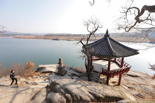 This file photo shows Gangwolheon Pavilion at Shilleuk Temple in Yeoju, Gyeonggi Province. (Yonhap)