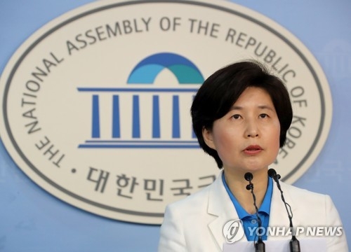 This photo, taken on Sept. 24, 2017, shows Back Hye-ryun, the spokeswoman of the ruling Democratic Party, speaks during a press conference at the National Assembly in Seoul. (Yonhap)