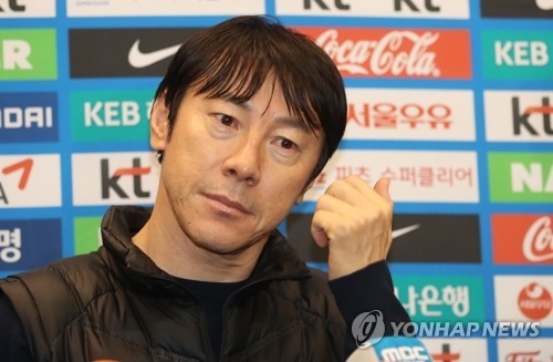 In this file photo taken on Jan. 5, 2018, South Korean men's football head coach Shin Tae-yong listens to a reporter's question at Incheon International Airport, after returning from a scouting trip to Europe. (Yonhap)