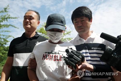 A South Korean man accused of severely beating his Vietnamese wife arrives at the Mokpo branch of the Gwangju District Court on July 8, 2019, to attend his arrest warrant hearing. (Yonhap)