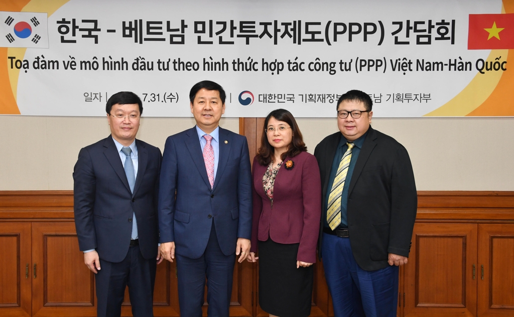 South Korean vice finance minister Koo Yun-cheol (2nd from L) and his Vietnamese counterpart, Nguyen Duc Trung (L), pose for a photo at a Seoul hotel on July 31, 2019, in this photo provided by the Ministry of Economy and Finance. (PHOTO NOT FOR SALE) (Yonhap)