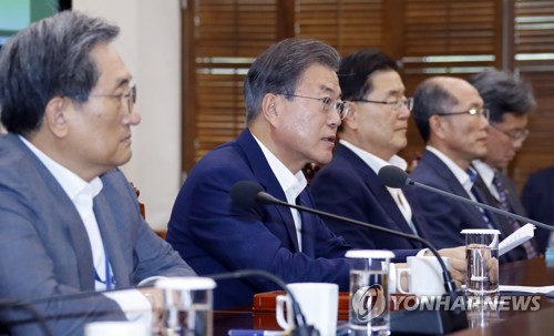 President Moon Jae-in speaks during a meeting with senior aides at Cheong Wa Dae in Seoul on July 22, 2019. (Yonhap) 