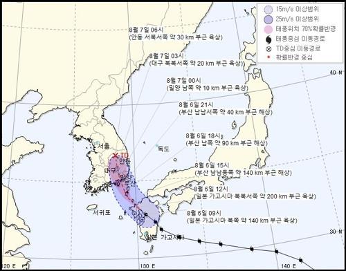 This map provided by the Korea Meteorological Administration shows an expected route of Typhoon Francisco. (PHOTO NOT FOR SALE) (Yonhap)