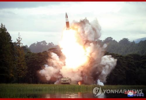 (5th LD) N. Korea fires two short-range ballistic missiles into East Sea: JCS
