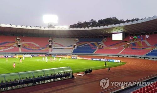 Defense minister criticizes lack of fans, media at inter-Korean World Cup qualifier