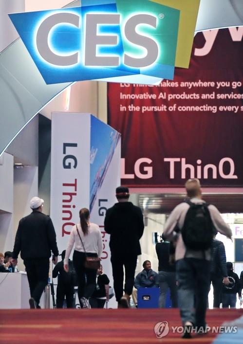 Preparations are under way at the Las Vegas Convention Center on Jan. 5, 2020, two days before the opening of the Consumer Electronics Show (CES) 2020. (Yonhap)