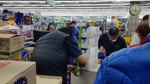 (LEAD) Supply shortage of face masks in S. Korea due to Chinese buying binge