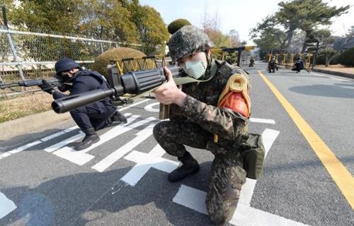 Soldiers in Daegu areas banned from leaving bases, meeting visitors