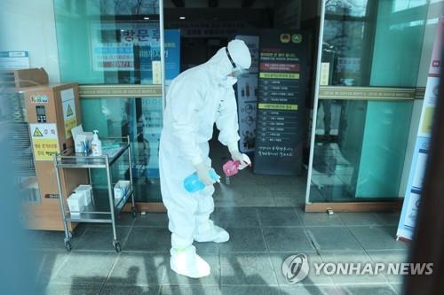 (2nd LD) Coronavirus presumed as factor in S. Korean man's death