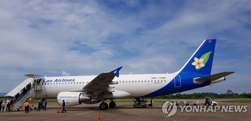 (LEAD) Laos to resume flight to Incheon; Czech removes S. Korea from virus-related 'high-risk' country list