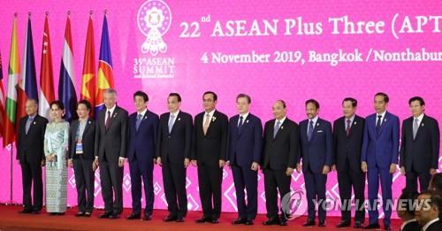 The leaders of South Korea, China, Japan and ASEAN member states pose for photos during a meeting in Bangkok on Nov. 4, 2019, in this file photo. (Yonhap)