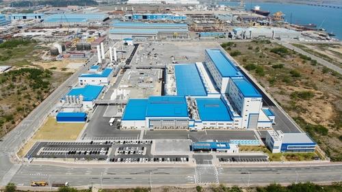 This photo, provided by POSCO Chemical, shows its plant in Gwangyang, about 420 kilometers southwest of Seoul. (PHOTO NOT FOR SALE) (Yonhap)