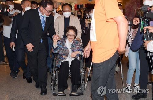 Former 'comfort woman' calls for justice for former civic group head, 'accurate' history education for students of S. Korea, Japan