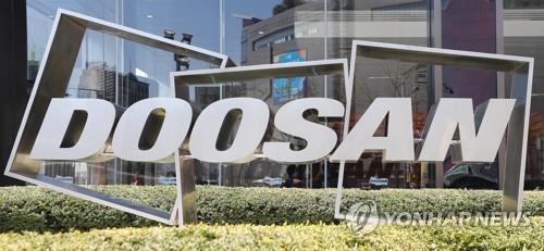 This photo shows the logo of Doosan Group in front of the group's building Doosan Tower. (Yonhap)