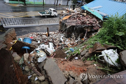 A two-story house in the central ward of Dongdaemun, Seoul, collapsed on Aug. 11, 2020, as torrential rains poured down in the city. (Yonhap) 