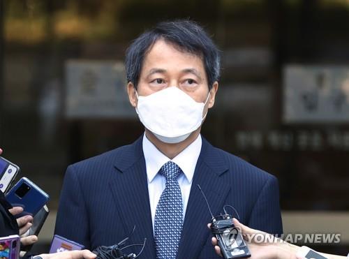 Ex-Seoul district court chief judge acquitted in information leak trial