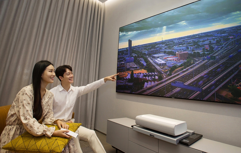 This photo provided by Samsung Electronics Co. on Oct. 5, 2020, shows models promoting Samsung's new home cinema projector, the Premiere. (PHOTO NOT FOR SALE) (Yonhap)