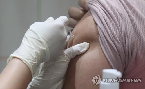 This file photo, taken on Sept. 23, 2020, shows a person receiving a paid flu vaccine at a health institution in western Seoul after the government temporarily suspended free vaccines due to a storage mishap. (Yonhap)