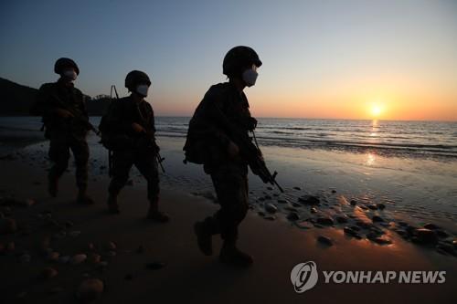 South Korean marines patrol a beach on the western border island of Yeonpyeong on Sept. 28, 2020, amid tensions over North Korea's killing of a South Korean official in its waters on Sept. 22. (Yonhap)