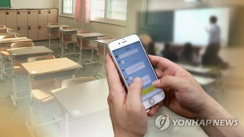 Human rights commission advises revision of outright ban of mobile phone use at school