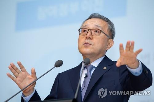 This file photo shows Kim Pan-suk, a professor of Global Public Administration at Yonsei University. (Yonhap)