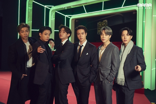 (LEAD) BTS wins big, performs at K-pop awards show MAMA 2020