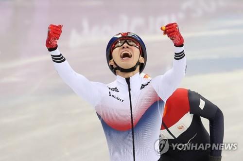 In this file photo from Feb. 10, 2018, Lim Hyo-jun of South Korea celebrates after winning gold in the men's 1,500m short track speed skating race at the PyeongChang Winter Olympics at Gangneung Ice Arena in Gangneung, 230 kilometers east of Seoul. (Yonhap)