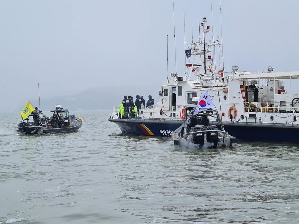In this undated photo, captured from the U.S.-led United Nations Command's Facebook account on March 30, 2021, a training exercise with South Korean authorities is under way to cope with an increasing number of illegal Chinese fishing boats. (PHOTO NOT FOR SALE) (Yonhap)