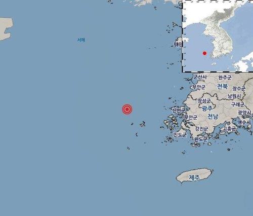 (Lead) Minor earthquake strikes waters off southwestern region of South Korea: KMA