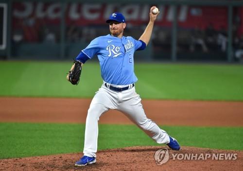 In this Getty Images file photo from Sept. 26, 2020, Mike Montgomery of the Kansas City Royals pitches against the Detroit Tigers in the top of the fourth inning of a Major League Baseball regular season game at Kauffman Stadium in Kansas City. (Yonhap)