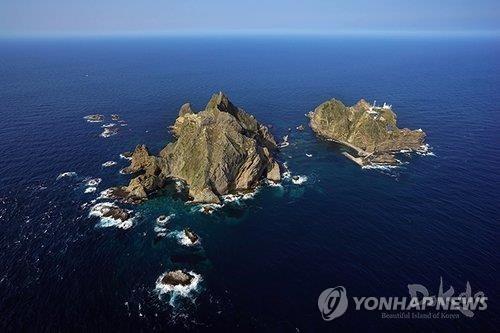 This photo provided by the Ministry of Foreign Affairs shows Dokdo in the East Sea. (PHOTO NOT FOR SALE) (Yonhap)