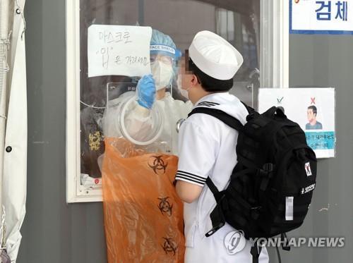 In this file photo, a service member undergoes a COVID-19 test at a makeshift clinic in Seoul on May 24, 2021. (Yonhap) 