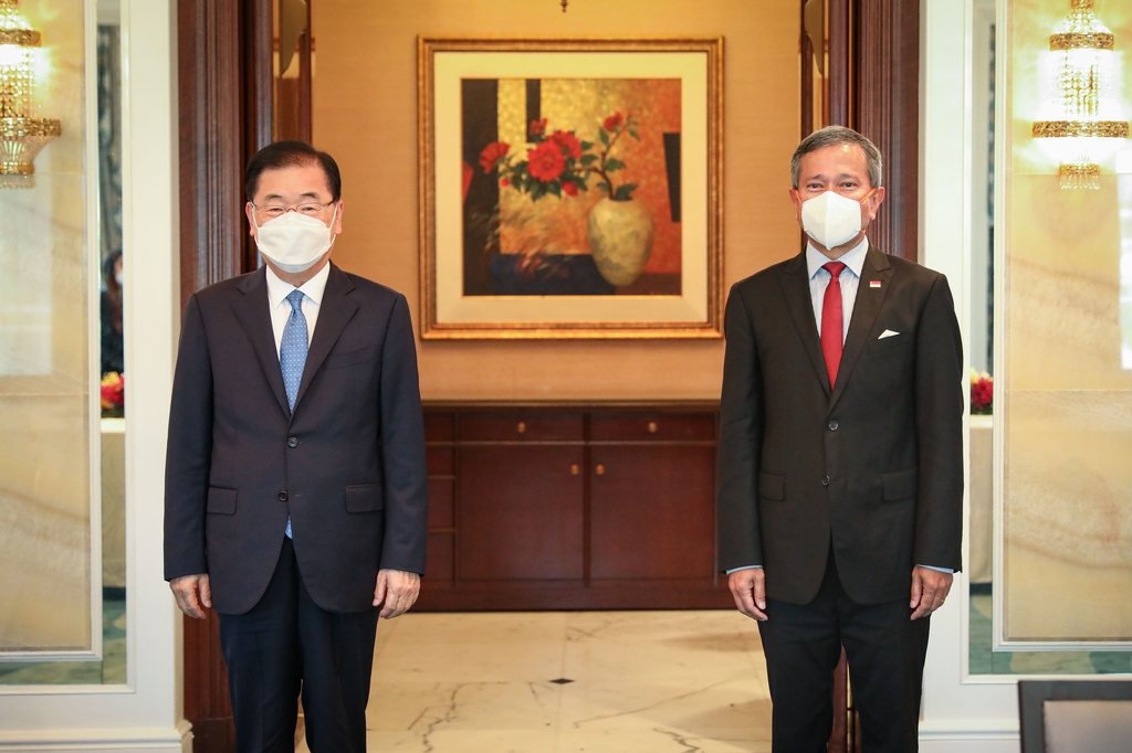 Top diplomats of S. Korea, Singapore agree on efforts to resume 'fast-track' entry program