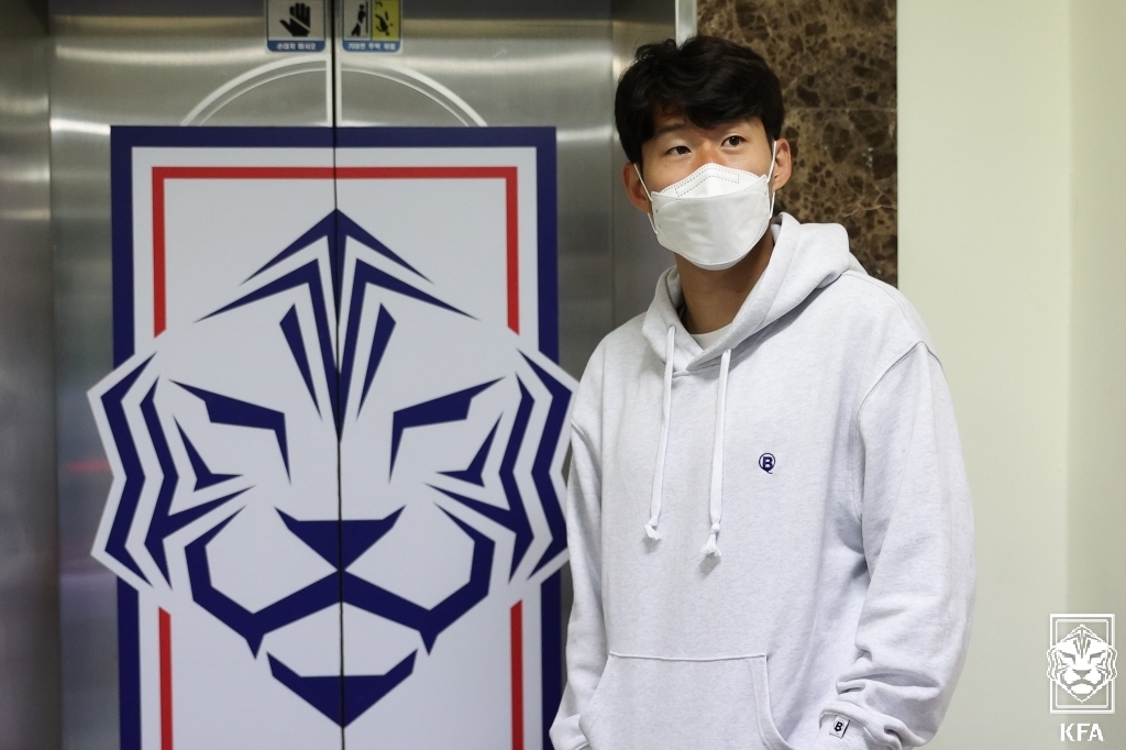 South Korean captain Son Heung-min arrives at the National Football Center in Paju, Gyeonggi Province, on Aug. 31, 2021, for training camp ahead of South Korea's World Cup qualifying matches, in this photo provided by the Korea Football Association. (PHOTO NOT FOR SALE) (Yonhap)
