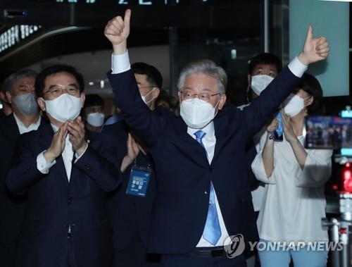 Gyeonggi Gov. Lee cements lead in race for DP presidential nomination