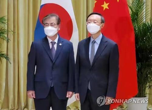 South Korea's national security adviser Suh Hoon (L) poses for a photo with Chinese Communist Party foreign affairs chief Yang Jiechi ahead of their talks in the Chinese city of Tianjin on Dec. 2, 2021. (Pool photo) (Yonhap)