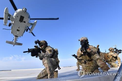 This file photo, taken on Aug. 25, 2019 and provided by the Navy, shows service members carrying out a military drill on South Korea's easternmost islets of Dokdo in the East Sea to deter trespassers. (PHOTO NOT FOR SALE) (Yonhap)