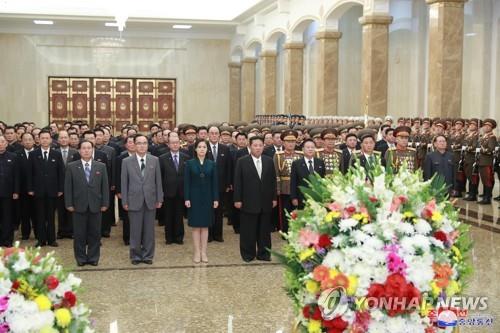 North Korean leader Kim Jong-un (4th from L, front) and his wife, Ri Sol-ju (3rd from L, front), alongside members of the Presidium of the Politburo of the Workers' Party of Korea, visit the Kumsusan Palace of the Sun in Pyongyang on Sept. 9, 2021, to pay tribute to his grandfather and North Korea's founder, Kim Il-sung, and Kim Jong-il, the current leader's father, on the occasion of the 73rd anniversary of the country's founding, in this photo released by the North's official Korean Central News Agency. (For Use Only in the Republic of Korea. No Redistribution) (Yonhap)