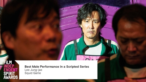 This image from the Twitter account of the Film Independent Spirit Awards highlights Lee Jung-jae of "Squid Game" winning Best Male Performance in a Scripted Series on March 6, 2022. (PHOTO NOT FOR SALE) (Yonhap) 