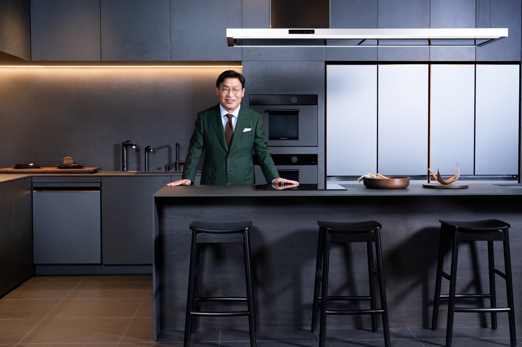 The photo provided by Samsung Electronics Co. shows Lee Jae-seung, president and head of the digital appliances business, speaking during the Bespoke Home 2022 event. (PHOTO NOT FOR SALE) (Yonhap)