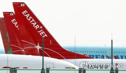 Eastar Jet's aircraft are grounded at Incheon International Airport, west of Seoul, on June 23, 2021, in this file photo. (Yonhap)