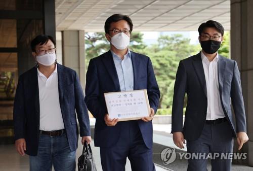 Complaint filed against Moon gov't officials in repatriation of N.K. fishermen in 2019