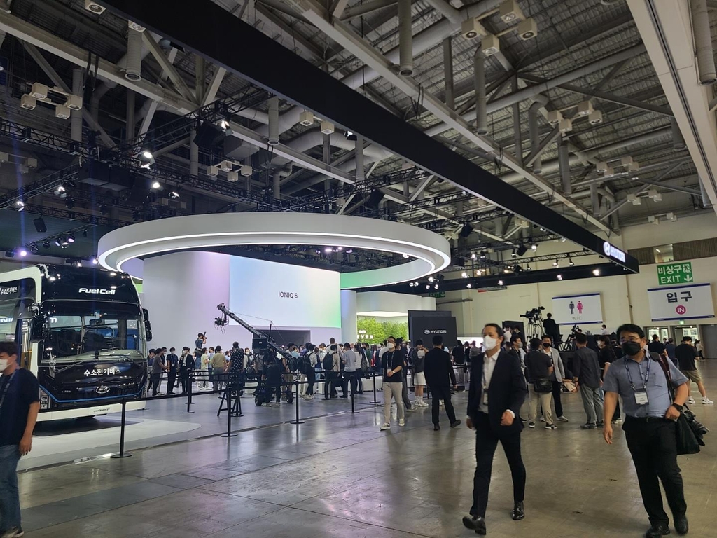 This photo taken on July 14, 2022, shows reporters and company officials during the press day of the Busan International Motor Show. (Yonhap)