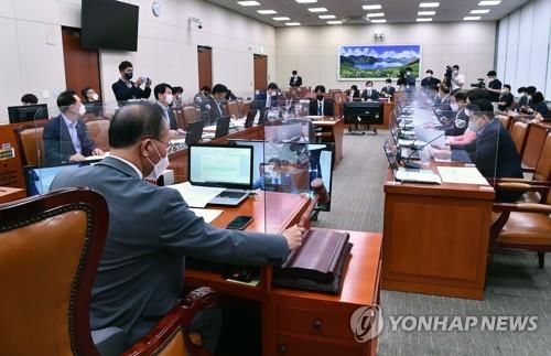 A meeting of the parliamentary committee on foreign affairs is held at the National Assembly in western Seoul on Aug. 30, 2022. (Pool photo) (Yonhap)